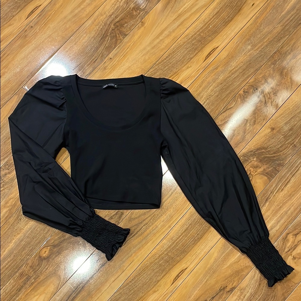 Zara puff sleeve size medium top